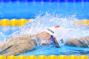 分区决赛战况：波尔图防线稳固，北京首钢进攻受阻，梅西成最佳